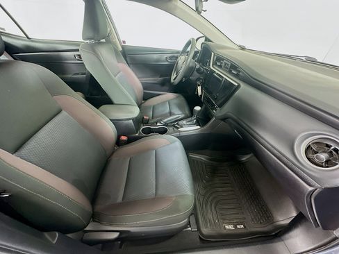 Used 2019 Toyota Corolla LE image 29