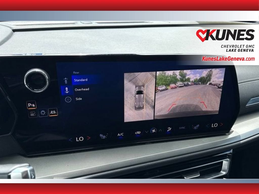 Used 2024 Chevrolet Traverse LT FWD image 19