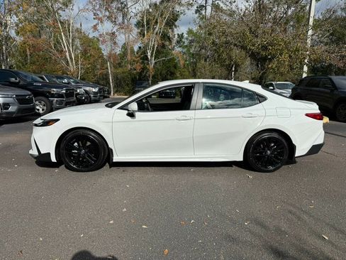 Used 2026 Toyota Camry SE image 2