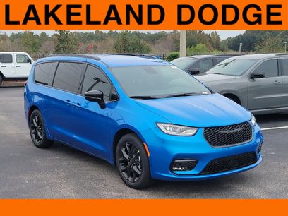 New 2026 Chrysler Pacifica Select