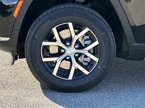 New 2025 Jeep Grand Cherokee L Limited image 8