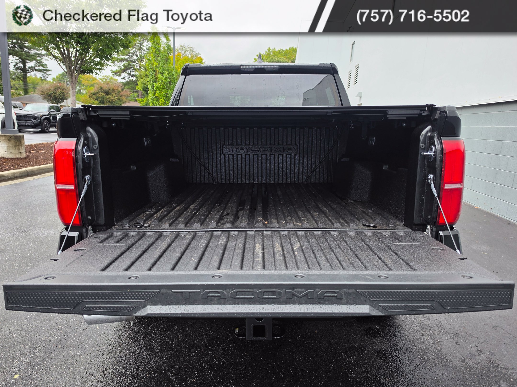 Used 2025 Toyota Tacoma SR5 AWD/4WD image 12