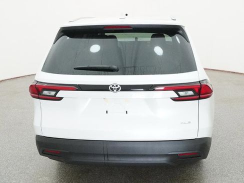 New 2026 Toyota Grand Highlander FWD image 10