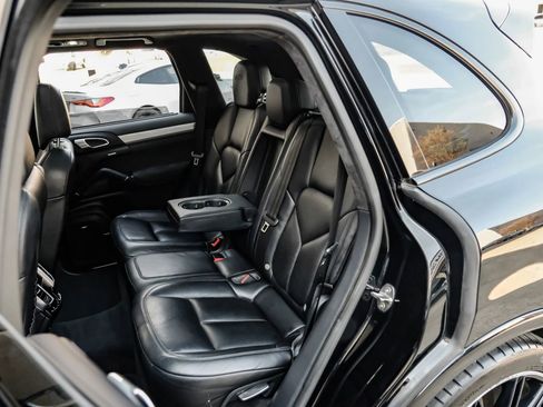 Used 2018 Porsche Cayenne GTS w/ Premium Package Plus image 42