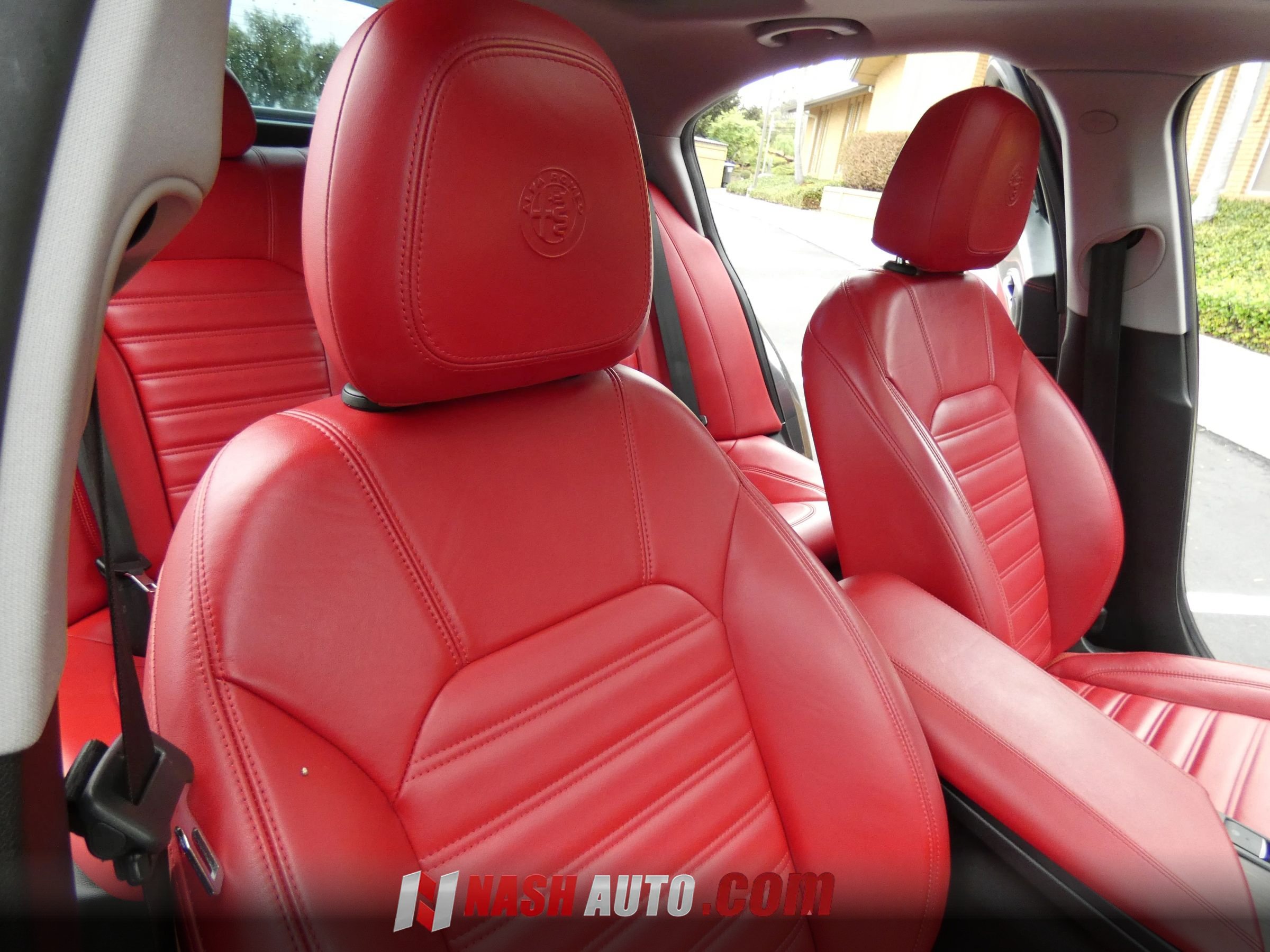 Used 2018 Alfa Romeo Giulia Ti w/ Quick Order Package 22X Lusso AWD/4WD image 32