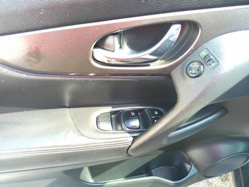 Used 2014 Nissan Rogue SV image 8