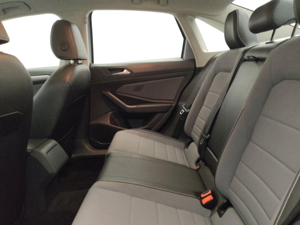 Used 2025 Volkswagen Jetta SE FWD image 18