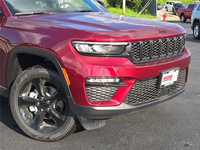New 2025 Jeep Grand Cherokee Limited w/ Black Appearance Package