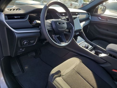 New 2025 Jeep Grand Cherokee Laredo image 16