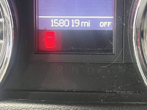 Used 2013 Chrysler Town & Country Touring image 8