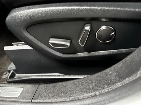 Used 2017 Lincoln MKX Premiere image 24