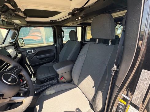 Used 2024 Jeep Wrangler Unlimited w/ Convenience Group AWD/4WD image 12