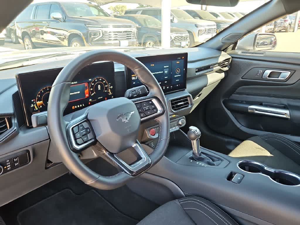 Used 2025 Ford Mustang Coupe RWD image 10