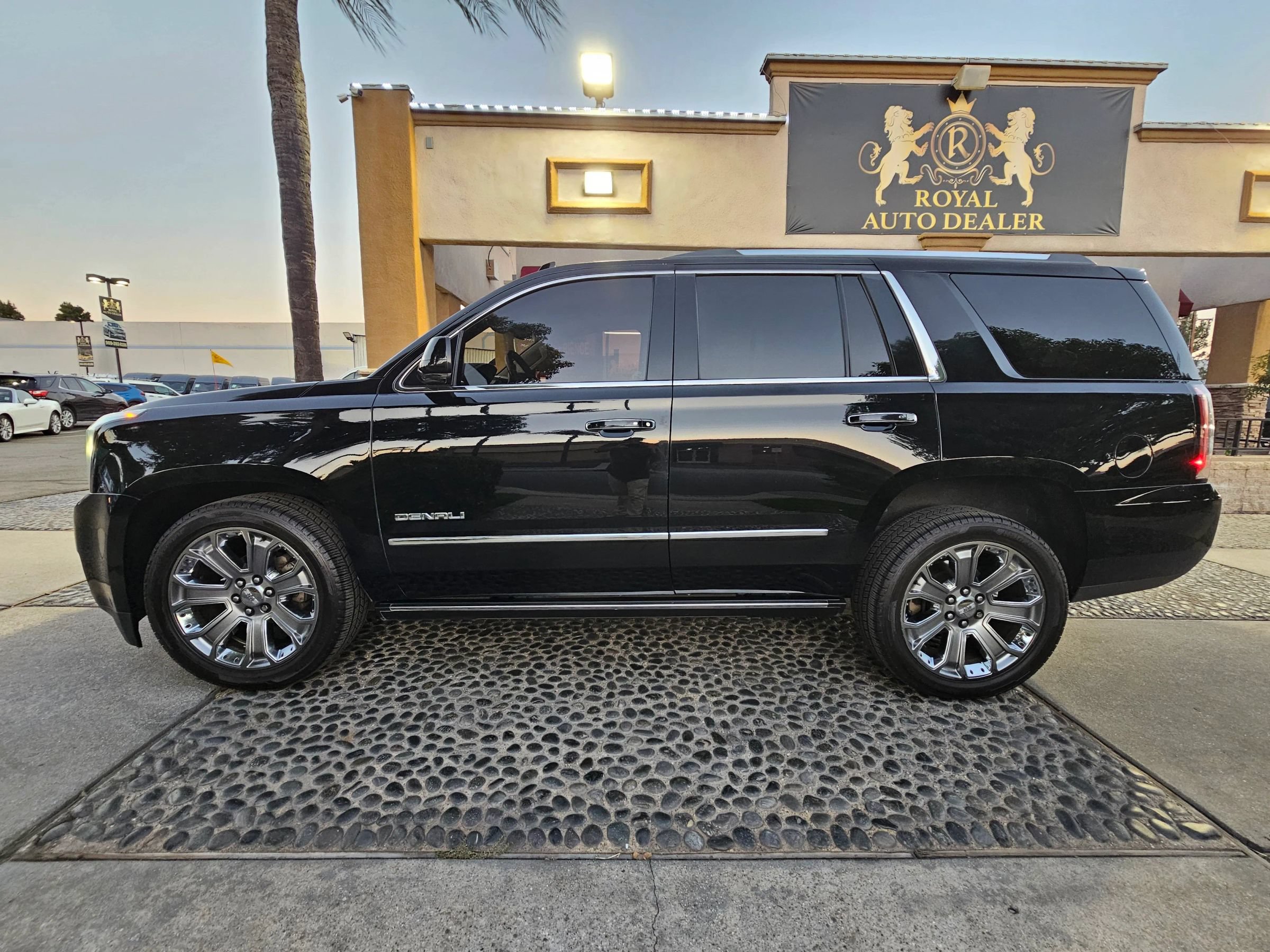 Used 2015 GMC Yukon Denali w/ Premium Package RWD image 8
