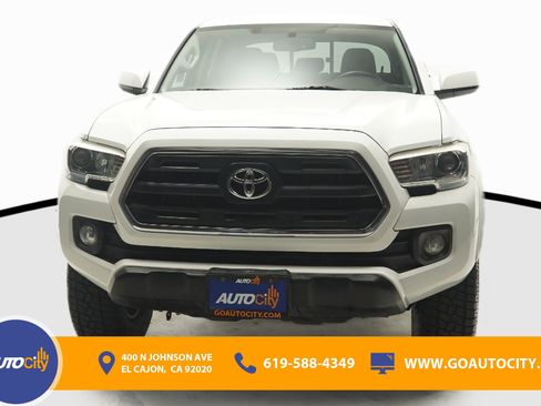 Used 2017 Toyota Tacoma SR5 w/ Tow Package RWD image 4