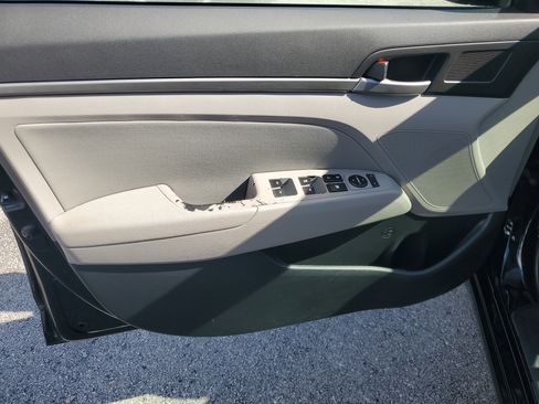 Used 2017 Hyundai Elantra SE image 10