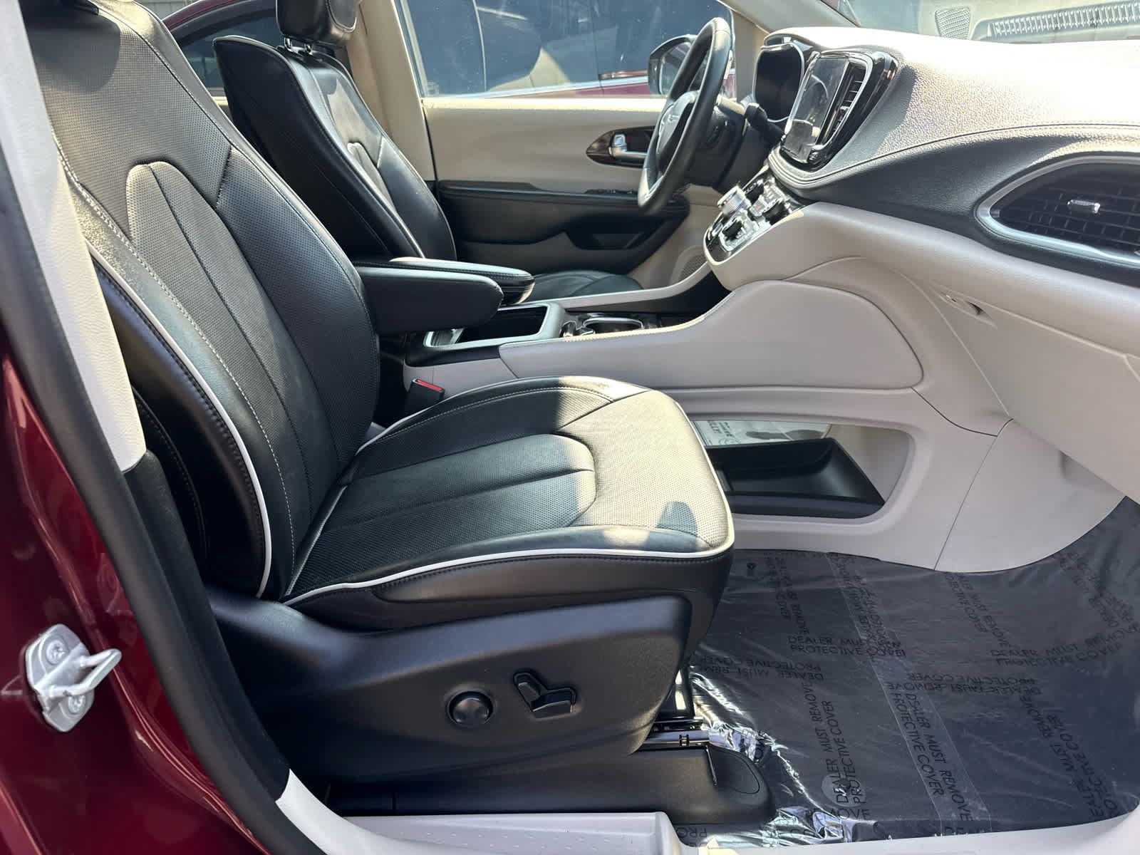 Used 2023 Chrysler Pacifica Limited w/ Uconnect Theater Family Group AWD/4WD image 12