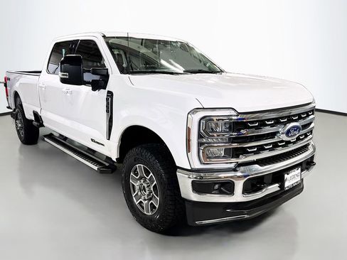 Used 2025 Ford F350 Lariat image 3