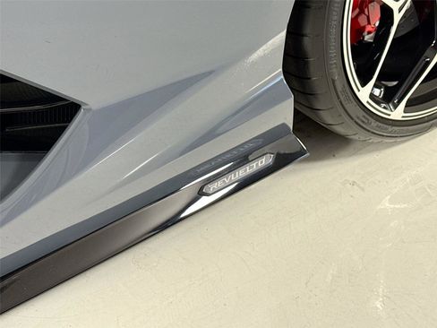 Used 2025 Lamborghini Revuelto AWD/4WD image 37