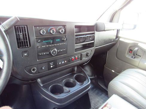 Used 2015 Chevrolet Express 2500 RWD image 34