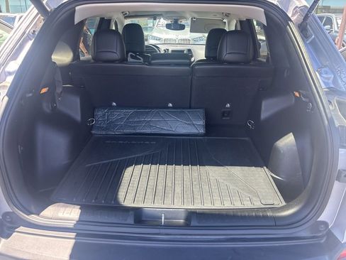 Used 2019 Jeep Cherokee Latitude Plus w/ Comfort/Convenience Group AWD/4WD image 9