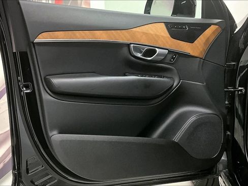 Used 2024 Volvo XC90 B6 Plus image 27