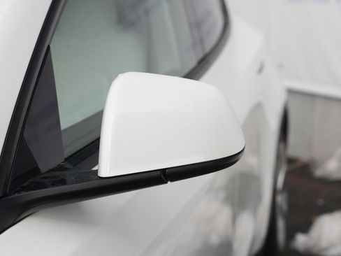 Used 2022 Tesla Model Y Long Range image 10