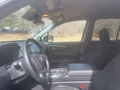 Used 2024 Honda Ridgeline Sport image 10