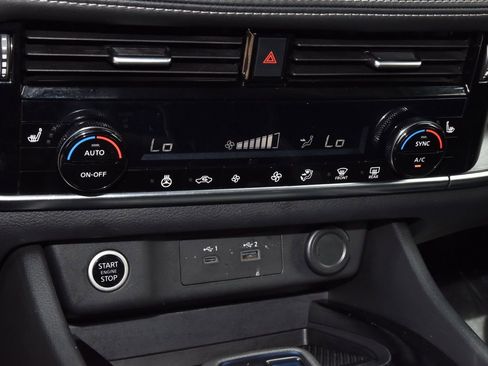 Used 2021 Nissan Rogue SV w/ Premium Package image 30