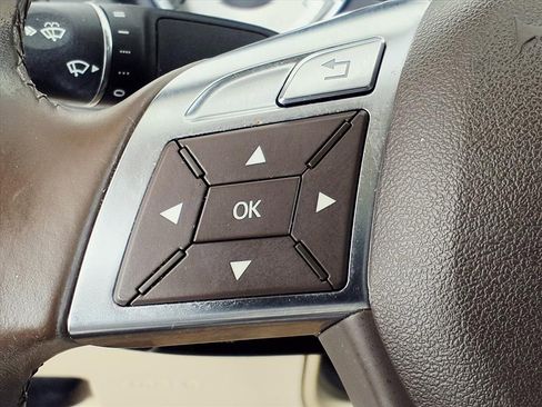 Used 2013 Mercedes-Benz C 250 Sedan image 24