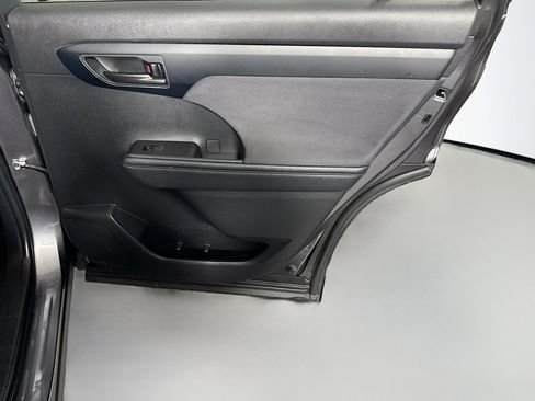 Used 2023 Toyota Highlander L FWD image 28