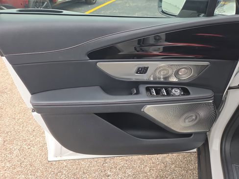 Used 2024 Lincoln Nautilus Reserve w/ Equipment Group 203A image 6