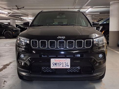 Used 2024 Jeep Compass Latitude AWD/4WD image 2