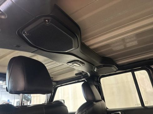 Used 2023 Jeep Gladiator Overland image 36