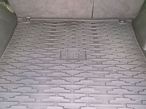 Used 2021 Jeep Grand Cherokee Laredo X image 36