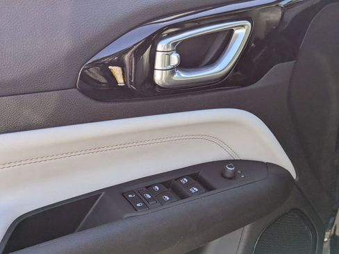 Used 2025 Jeep Compass Limited image 16