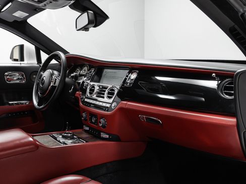 Used 2014 Rolls-Royce Wraith image 22