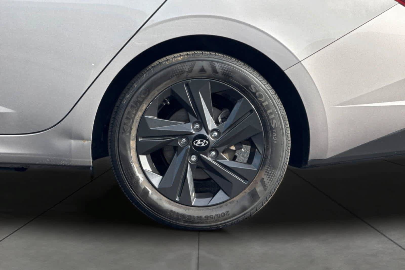 Used 2023 Hyundai Elantra SEL FWD image 11