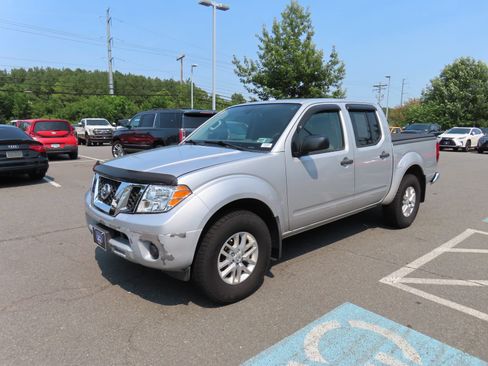 Used 2015 Nissan Frontier SV AWD/4WD image 3