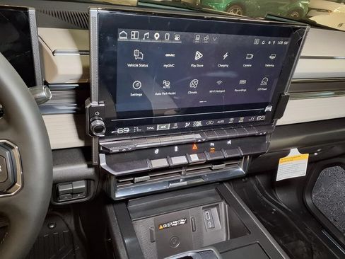 Used 2026 GMC Hummer EV SUV AWD/4WD image 18