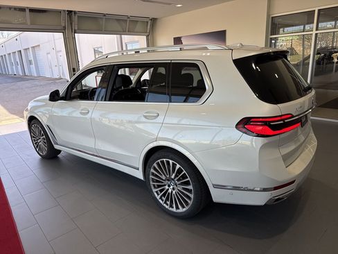 Certified 2023 BMW X7 xDrive40i w/ Premium Package image 5