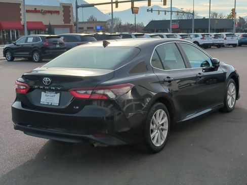 Used 2022 Toyota Camry LE image 3