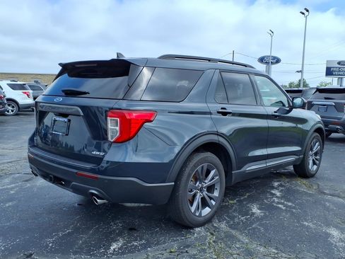 Used 2024 Ford Explorer XLT w/ Equipment Group 202A AWD/4WD image 3