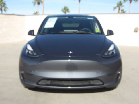 Used 2023 Tesla Model Y Long Range image 3
