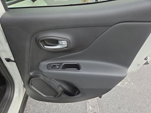 Certified 2023 Jeep Renegade Latitude AWD/4WD image 20