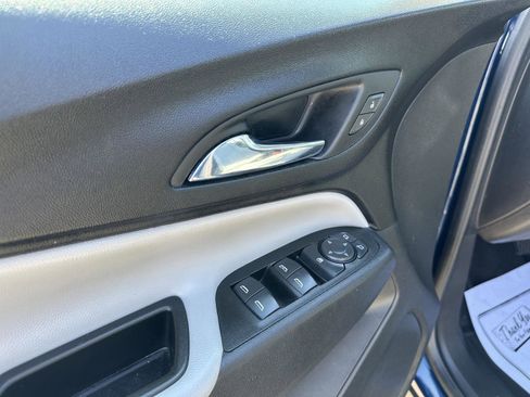 Used 2022 Chevrolet Equinox LS image 18