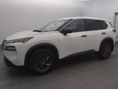 Used 2021 Nissan Rogue S FWD image 2