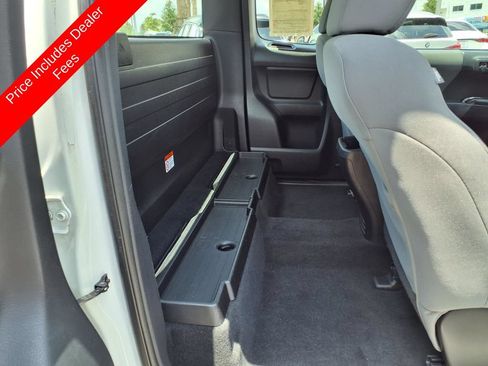 Used 2017 Toyota Tacoma SR AWD/4WD image 12