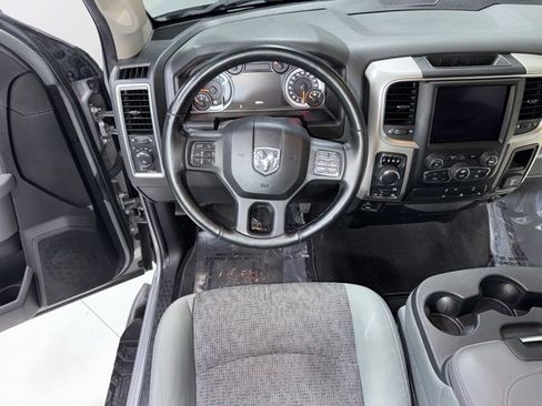 Used 2020 RAM 1500 Classic SLT w/ Luxury Group image 16