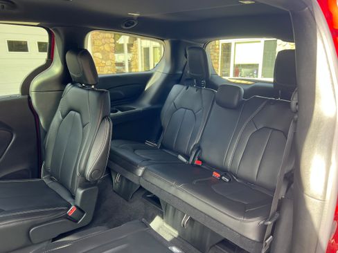 New 2026 Chrysler Pacifica Select image 10